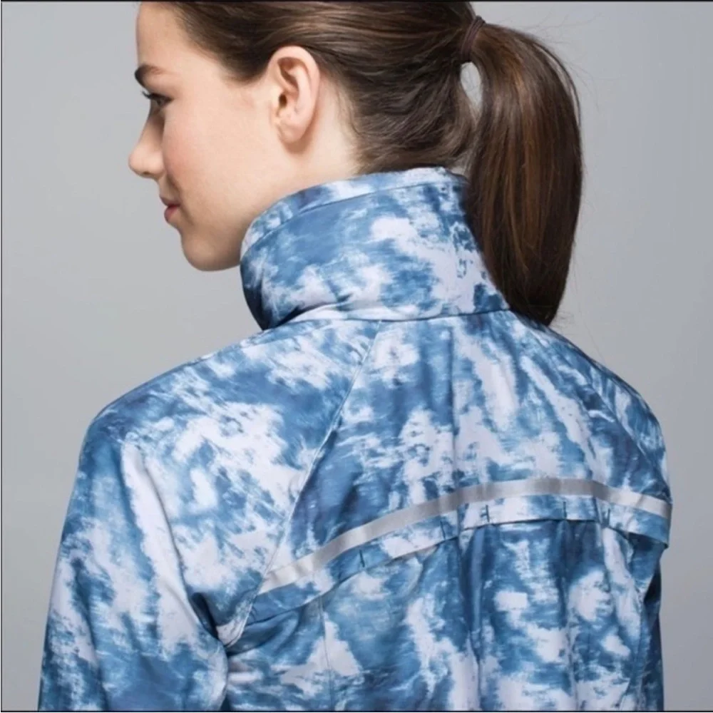 LULULEMON Miss Misty Packable Rain Jacket Sea Side Silver Fox 2